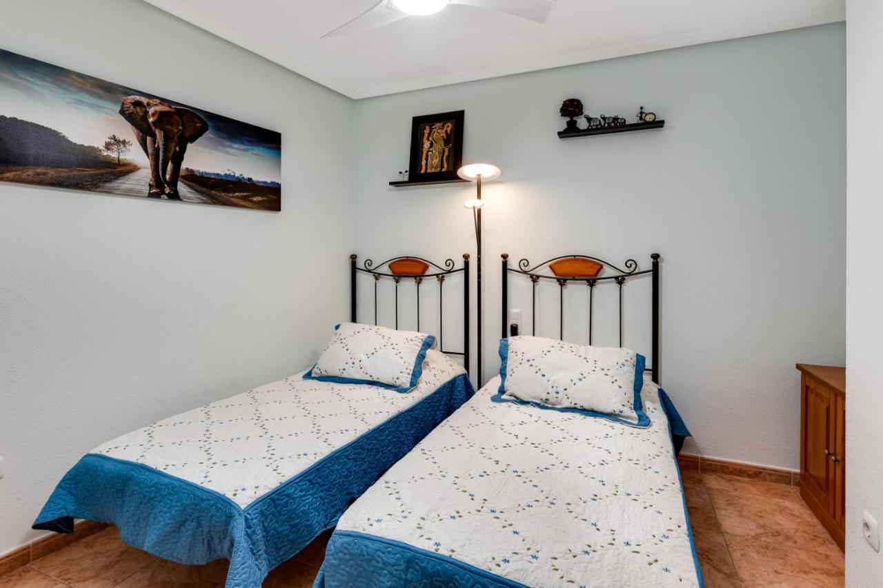 Apartaments Amalia On The Beach Torrevieja Exterior foto